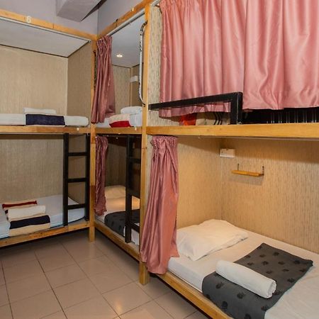 Escape Backpackers Kk Vandrehjem Kota Kinabalu Eksteriør billede