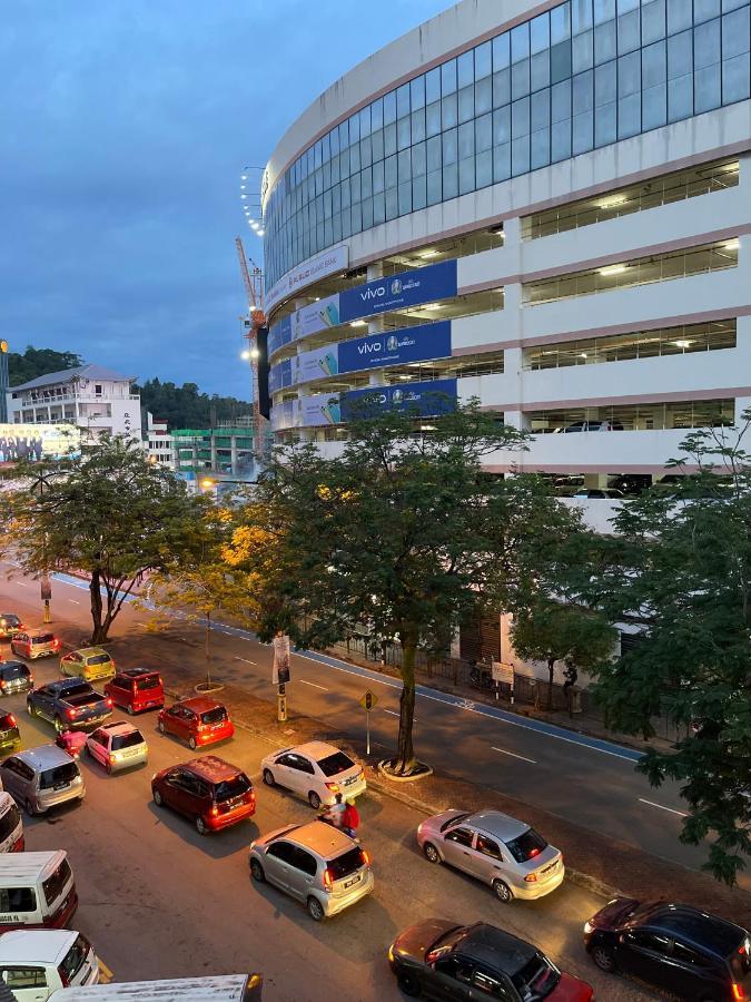 Escape Backpackers Kk Vandrehjem Kota Kinabalu Eksteriør billede