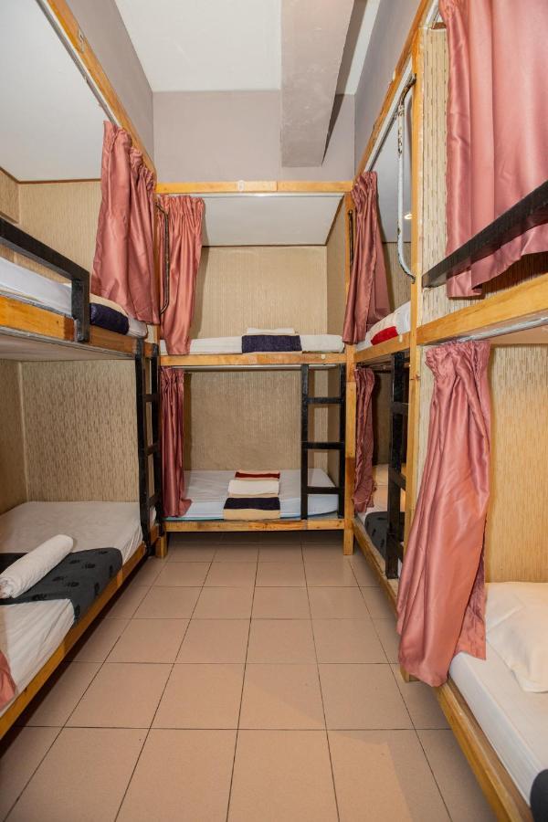 Escape Backpackers Kk Vandrehjem Kota Kinabalu Eksteriør billede
