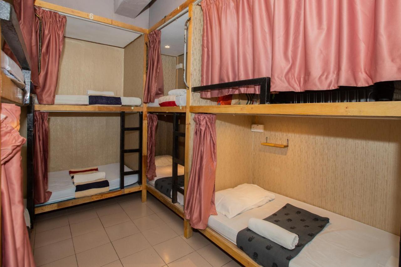 Escape Backpackers Kk Vandrehjem Kota Kinabalu Eksteriør billede